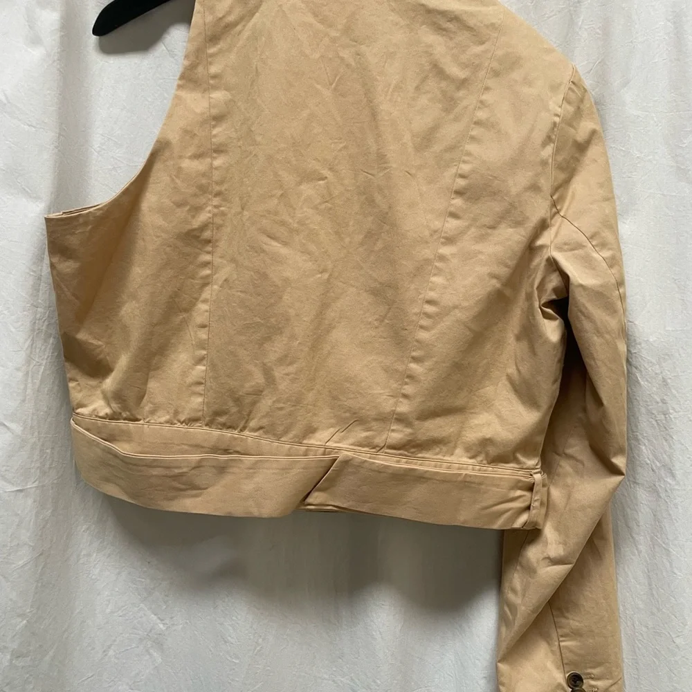 Avant-Garde Tan Blazer with Asymmetrical Design - Picture 2 of 7